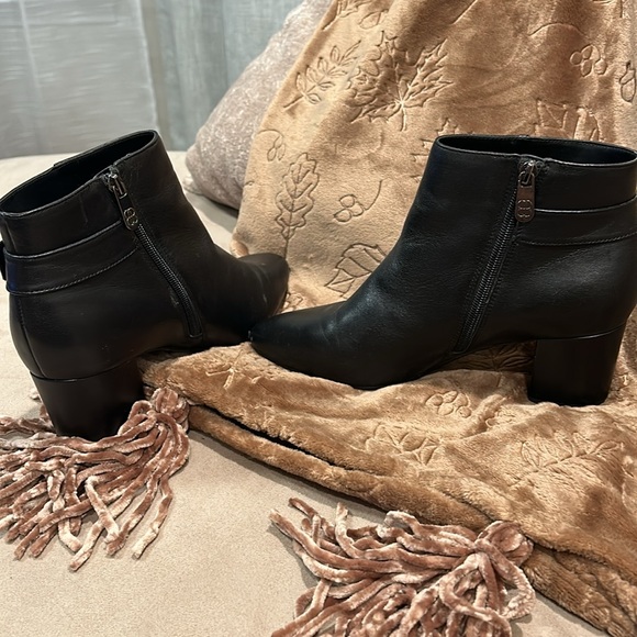Bandolino ankle boots worn once - Picture 2 of 4